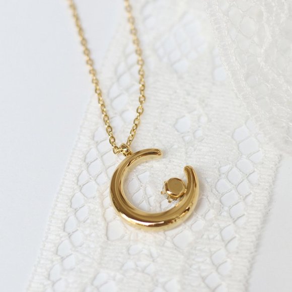 NEW 18K Gold Plated Diamond Crescent Moon Necklace - Picture 4 of 8